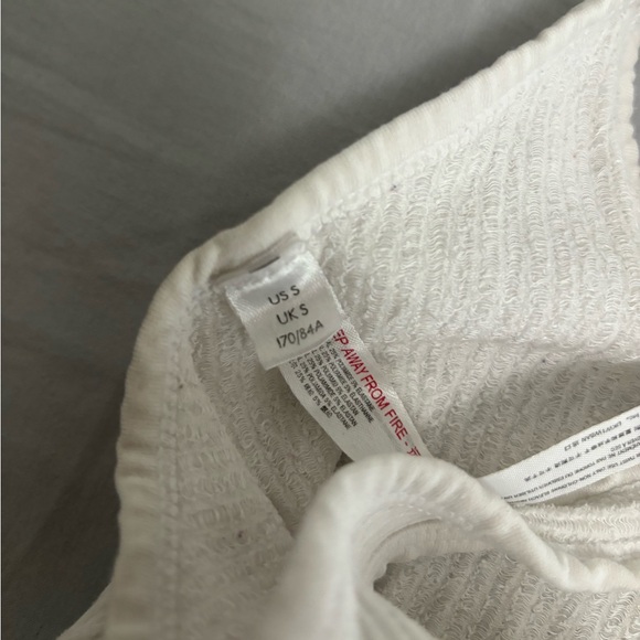 White cropped urban outfitters cropped tank - Picture 3 of 3